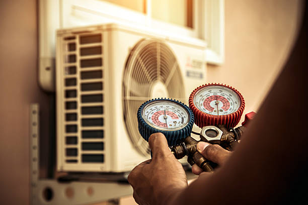 Professional Hvac technician working in Green, OR